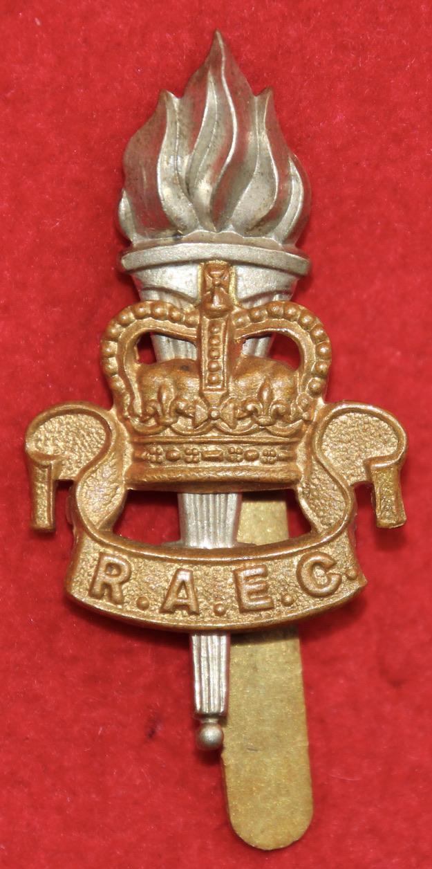 RAEC QC Cap Badge