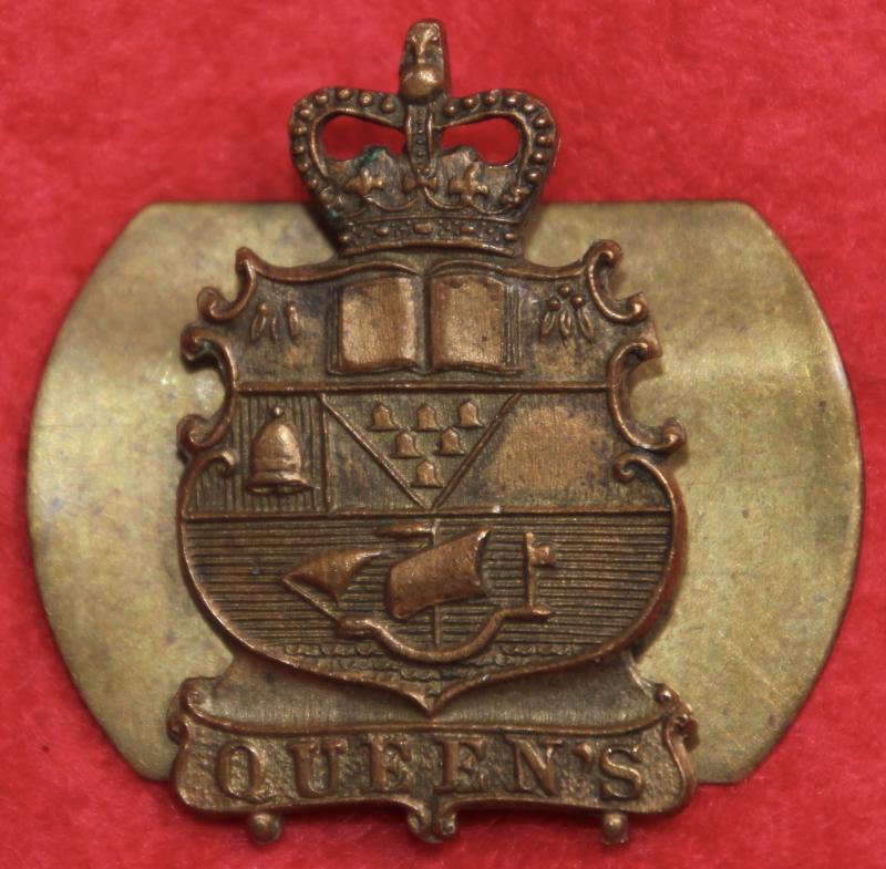 Queen's University Collar Badge