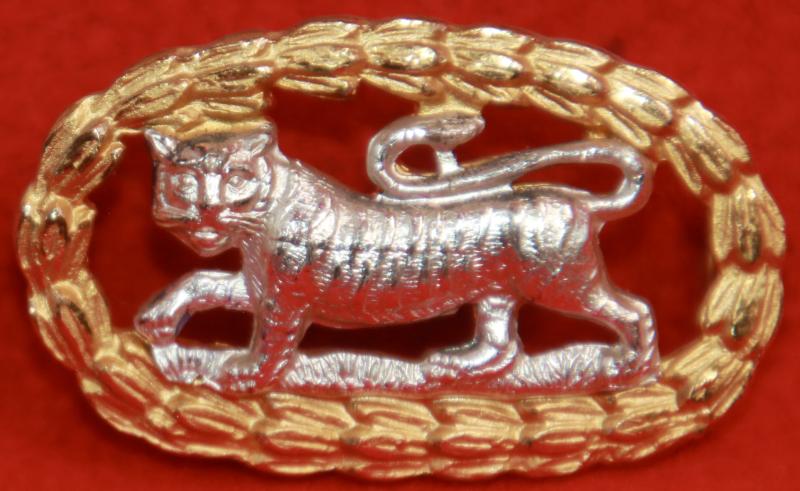 Leicesters Regt Officer's Collar Badge